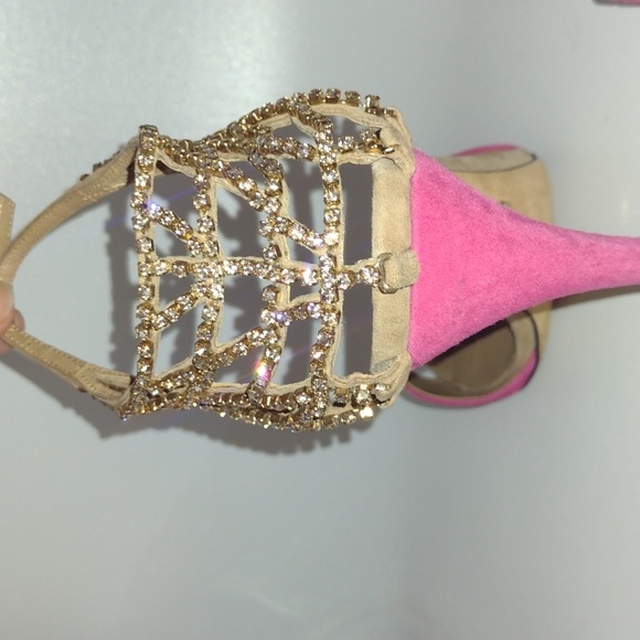 SOLD 💔 Gucci Rhinestone Pink Chainlink Heels - Picture 7 of 16